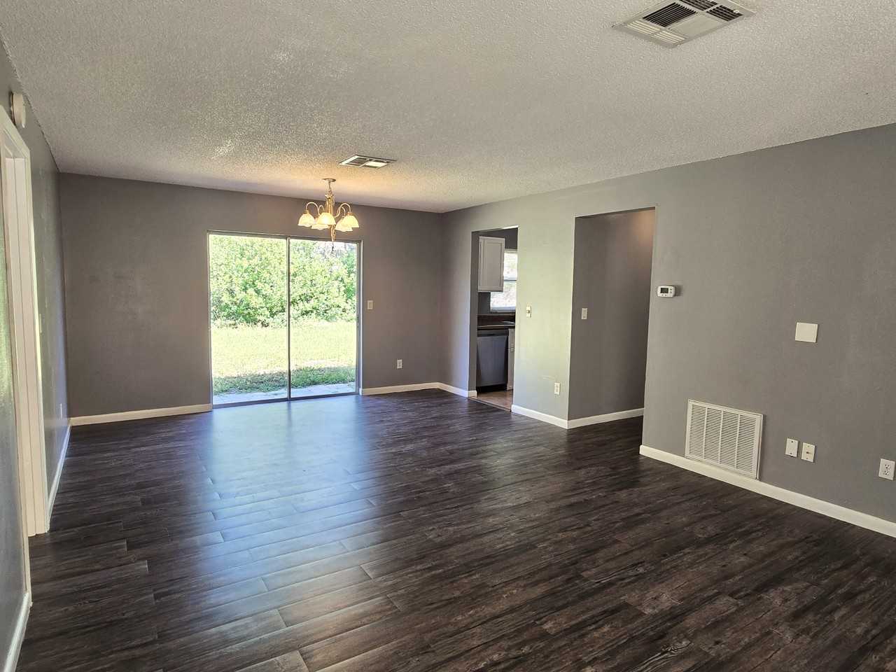 4503 Higate Rd - Photo 4 of 16