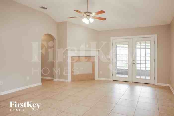 324 W New England Dr - Photo 3 of 16