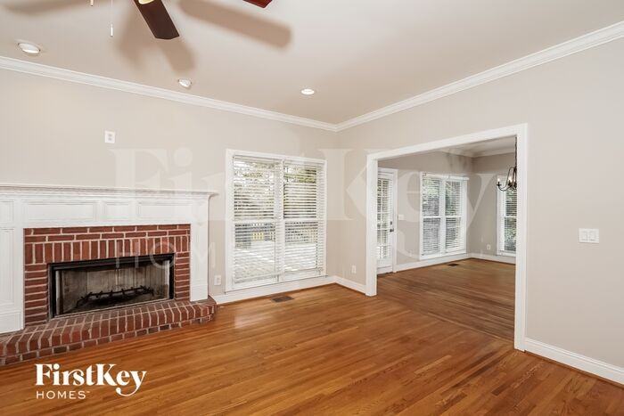 445 Conroy Cir - Photo 3 of 16