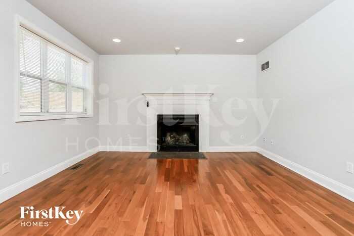 207 Lithia Ave - Photo 2 of 15