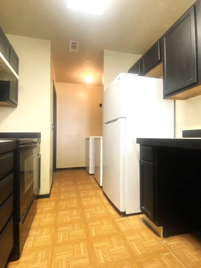 883 S Curtis Ave #883 - Photo 3 of 11