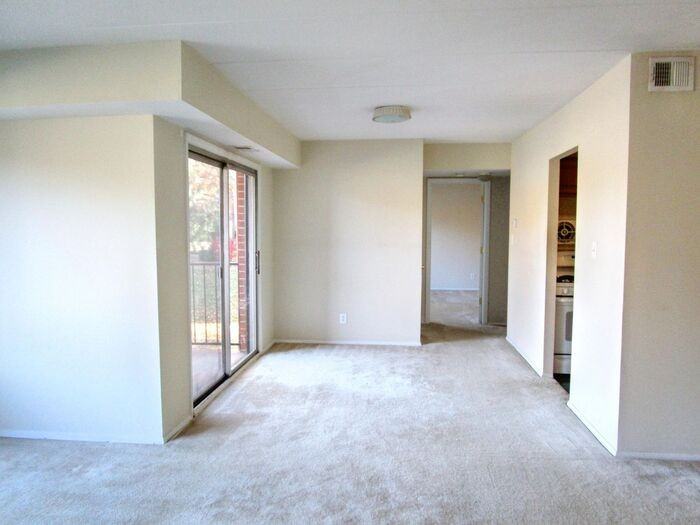 125A Clubhouse Dr Sw #04 - Photo 2 of 11