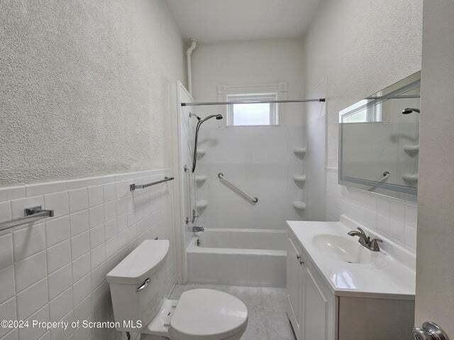 729 West Locust Street - Photo 4 of 17