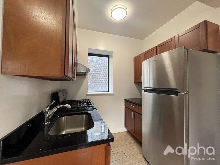 38 Allen St #4 - Photo 6 of 8