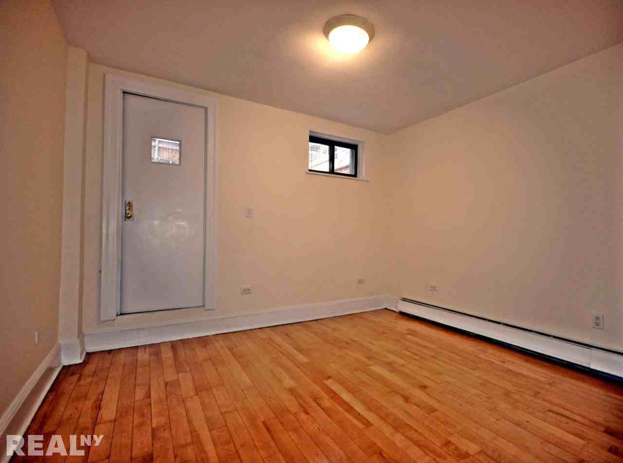 E 84th St #1O - Photo 3 of 6