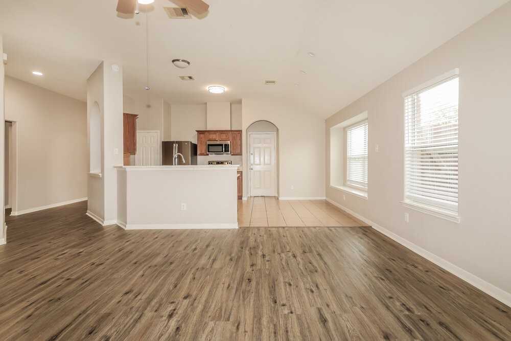 10411 Lucky Ln - Photo 4 of 16