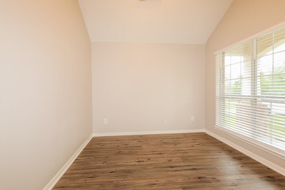 10411 Lucky Ln - Photo 5 of 16