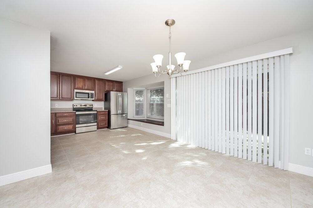 9522 Chandon Dr - Photo 4 of 15