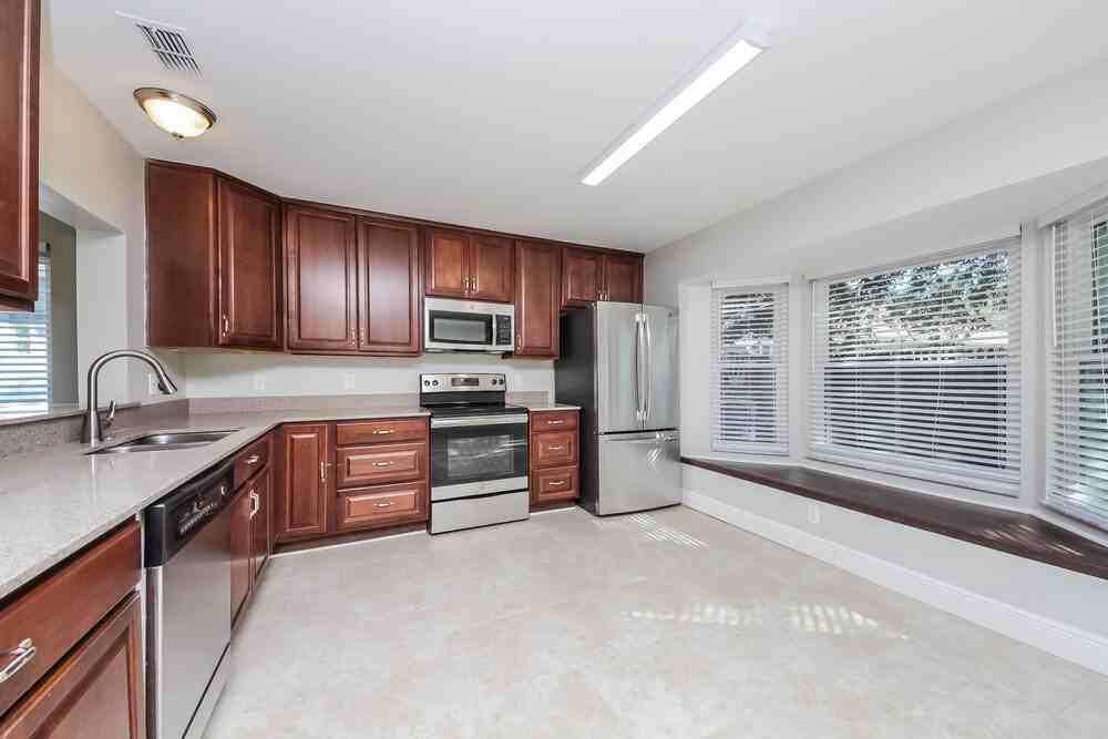 9522 Chandon Dr - Photo 6 of 15