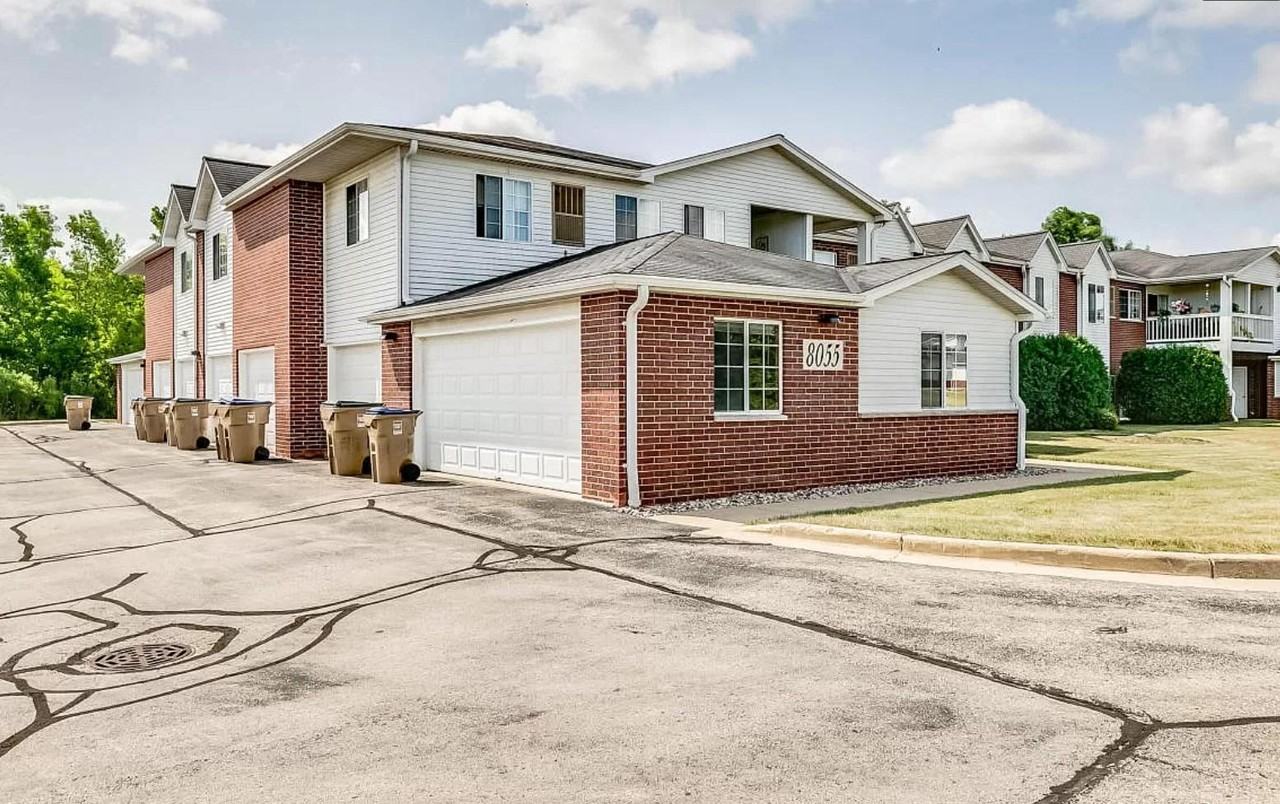 8055 Lexington Place - Photo 3 of 10