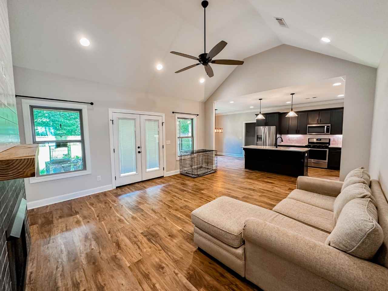 211 Dwelling Pl - Photo 7 of 20