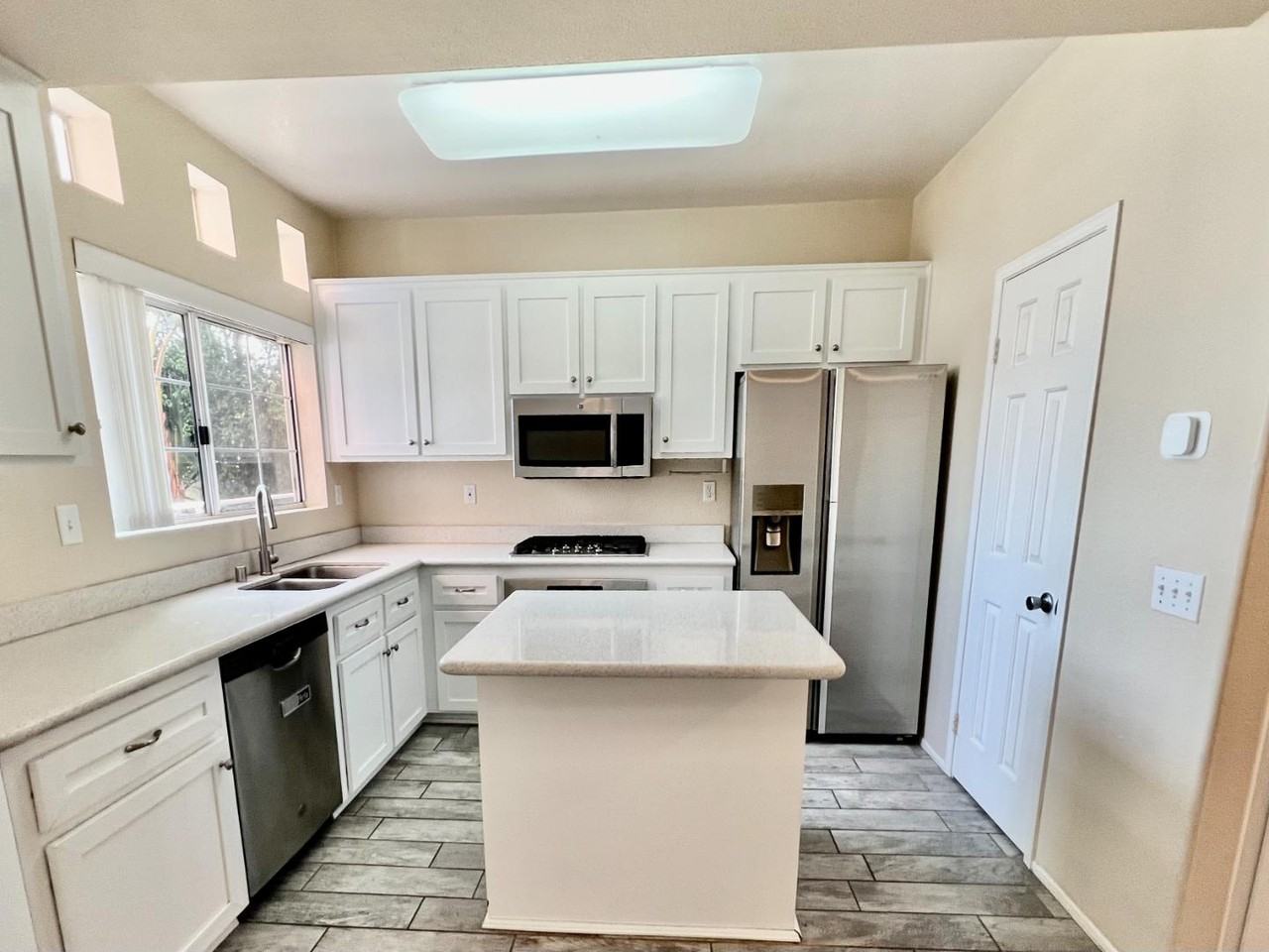 221 Donax Ave - Photo 7 of 11