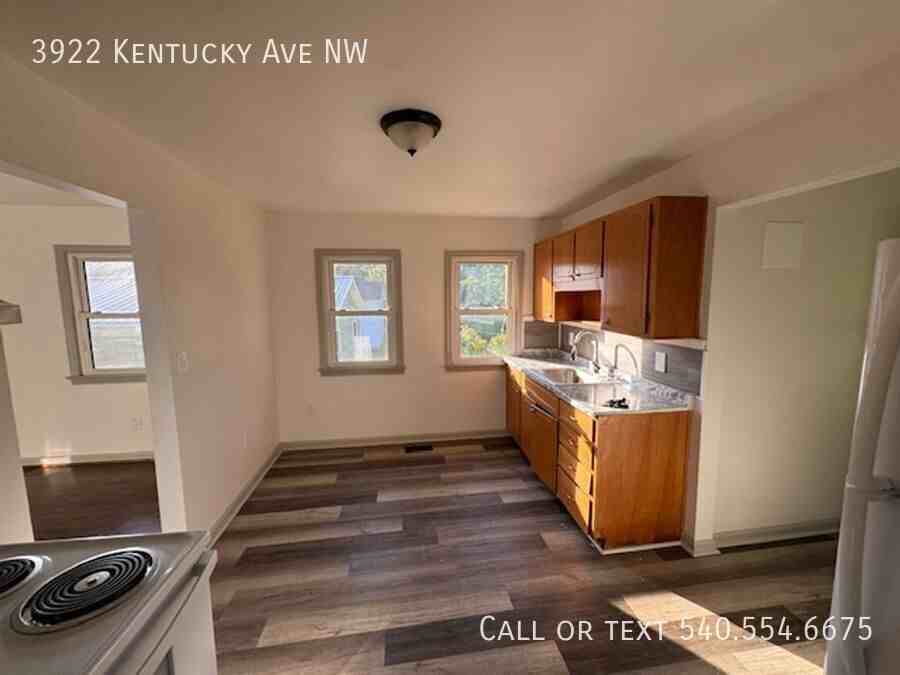 3922 Kentucky Ave Nw - Photo 3 of 8