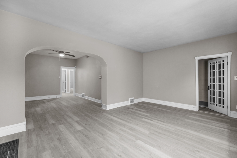 6040 Maple Ave - Photo 2 of 37