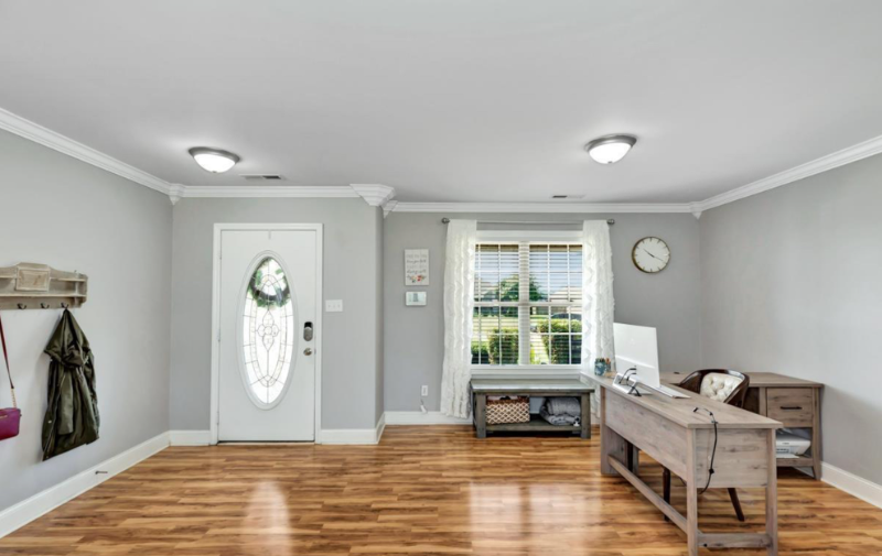 27651 Grant Dr - Photo 2 of 20