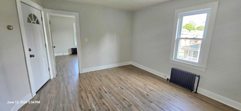 233 Lester Ave #2L - Photo 3 of 8