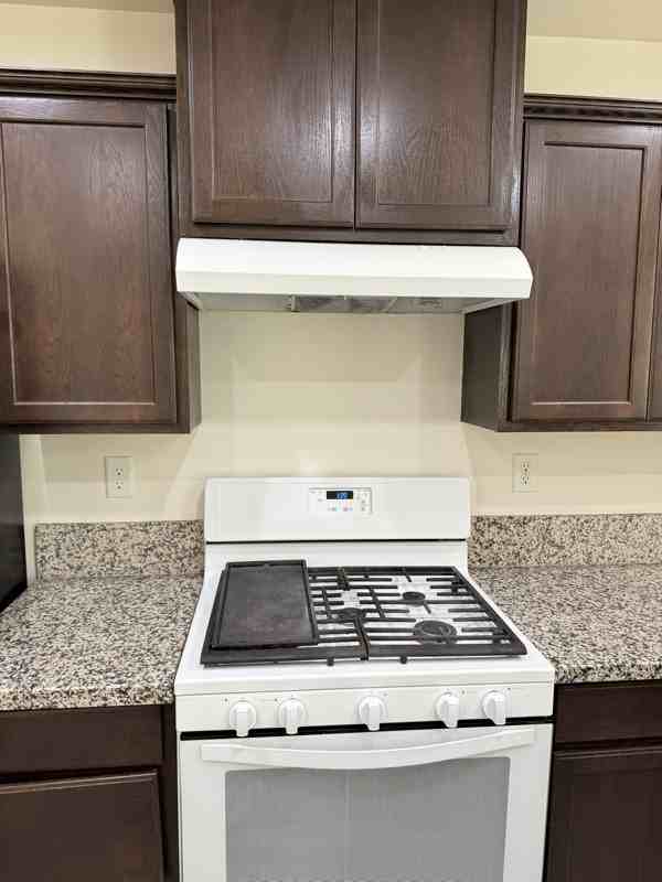 231 Hill Ave - Photo 3 of 15