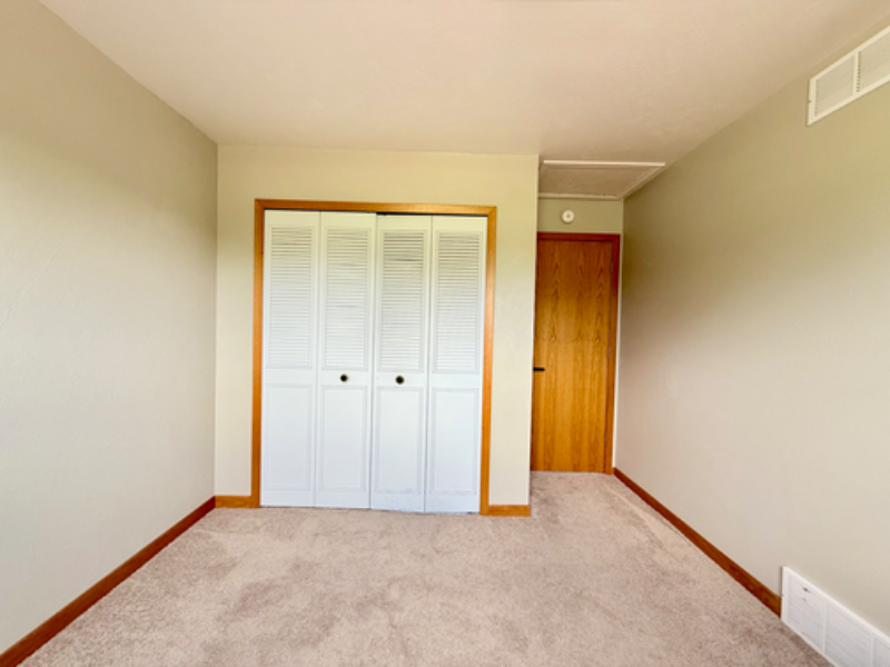 301 W Mangrum Dr - Photo 3 of 20