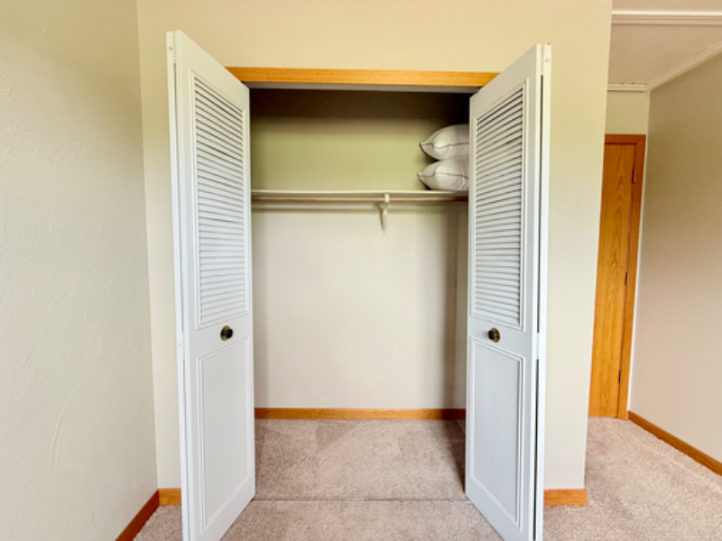 301 W Mangrum Dr - Photo 4 of 20