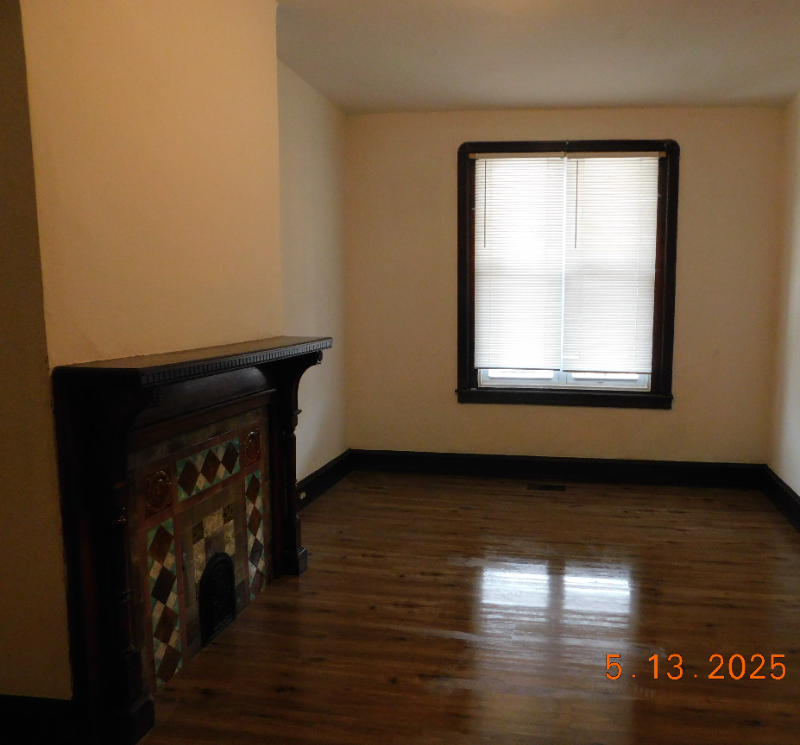 445 N 53rd St - Photo 3 of 20
