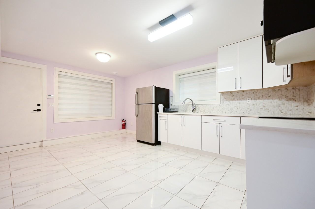 4005 Dundas St - Photo 2 of 13