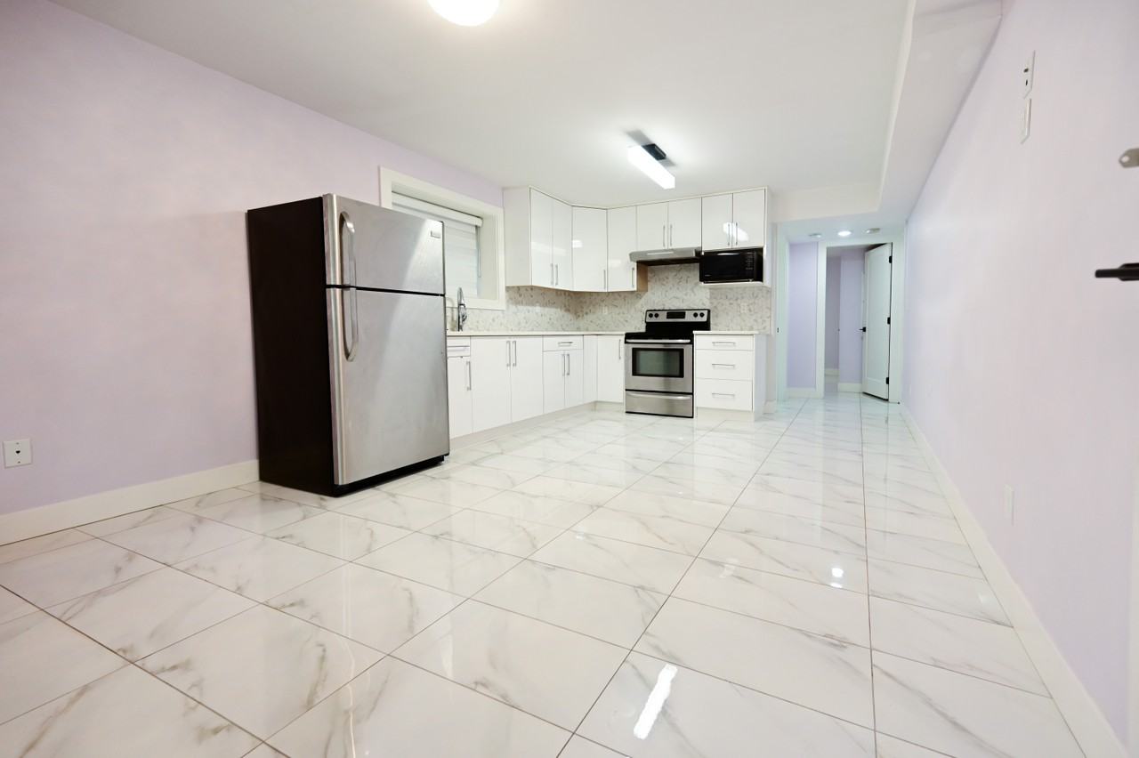 4005 Dundas St - Photo 3 of 13