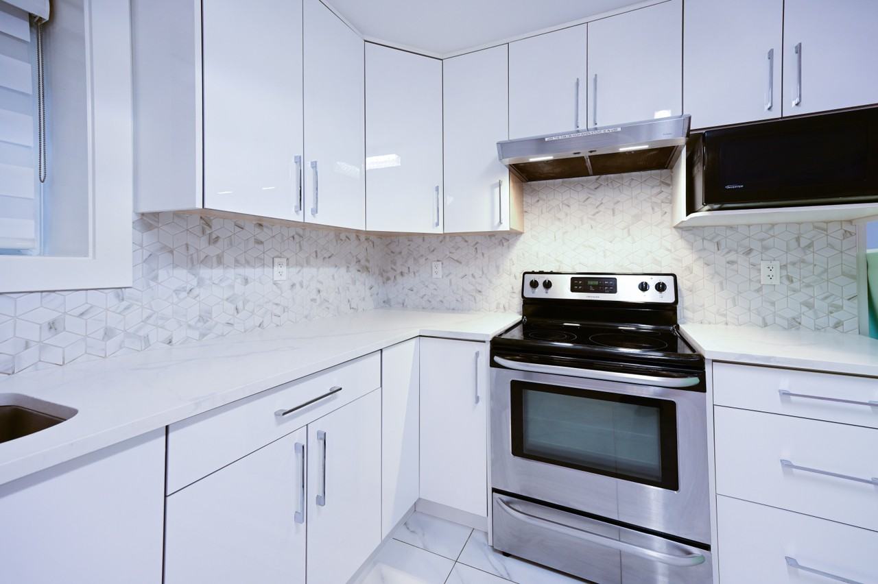4005 Dundas St - Photo 4 of 13