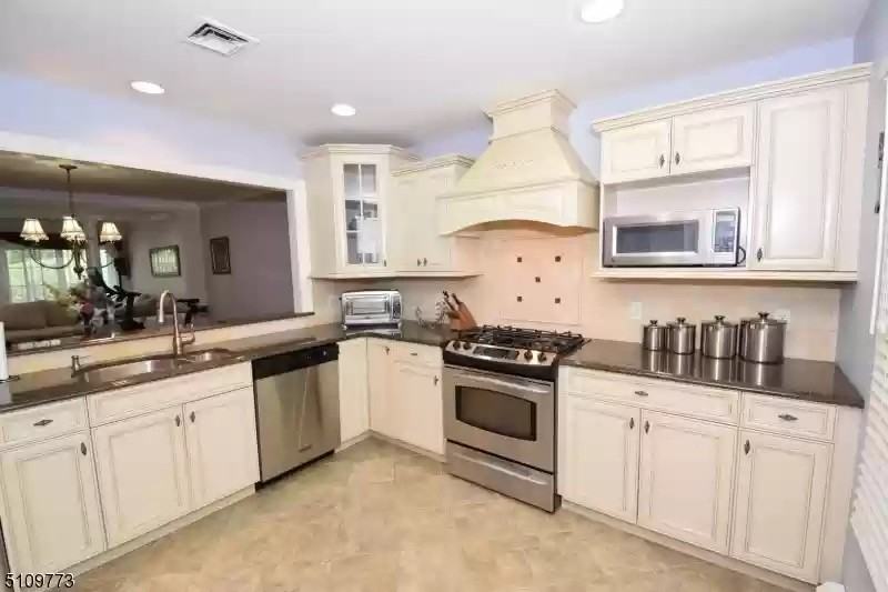 24 Stryker Ct #A - Photo 3 of 25