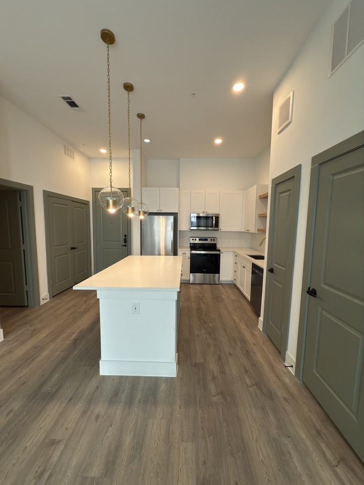 N Beckley Ave - Photo 2 of 8