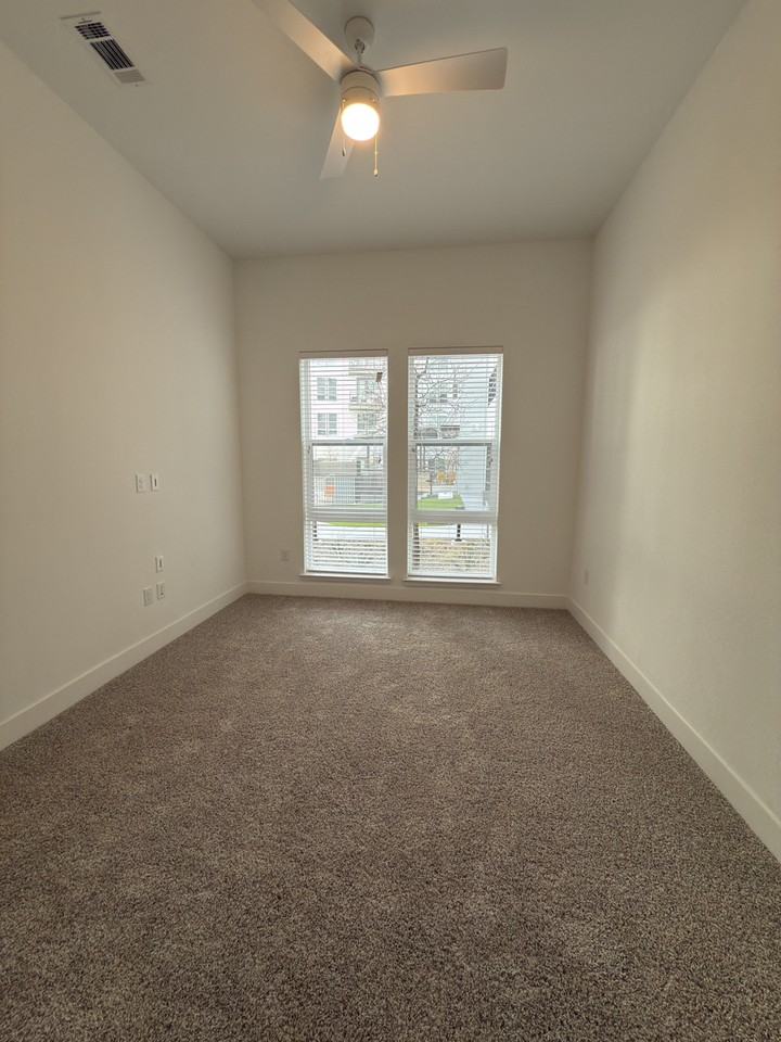 N Beckley Ave - Photo 6 of 8