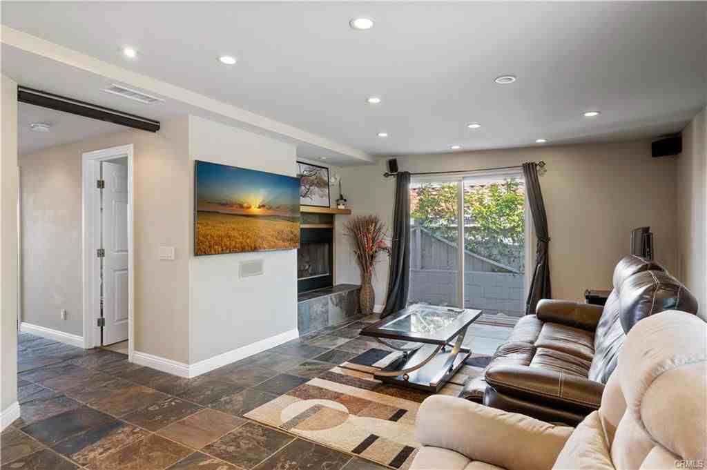 5225 Bindewald Rd - Photo 2 of 8