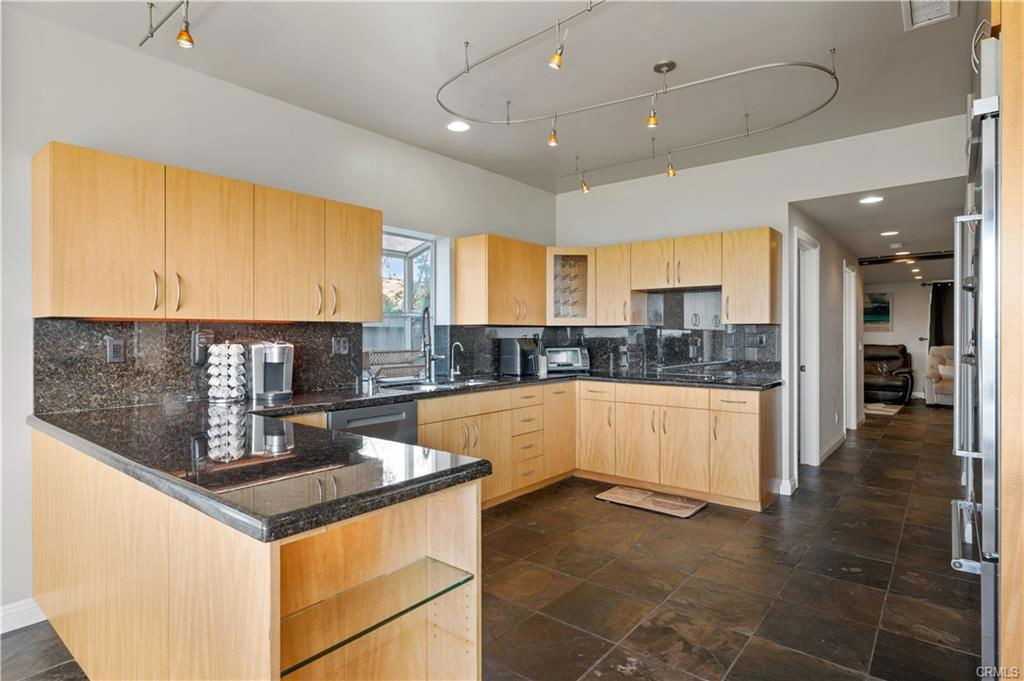 5225 Bindewald Rd - Photo 3 of 8