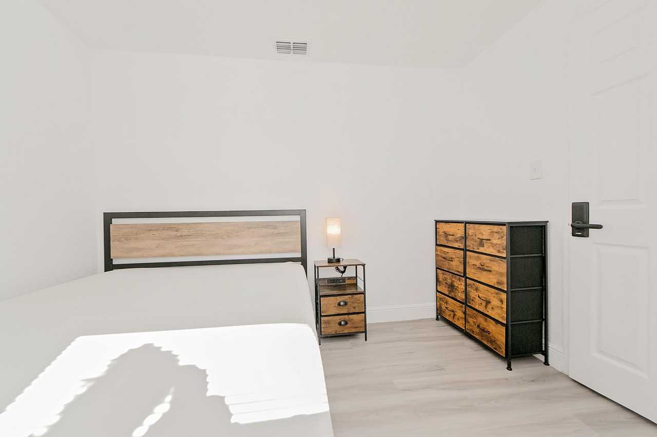 W 31st St - Photo 3 of 4