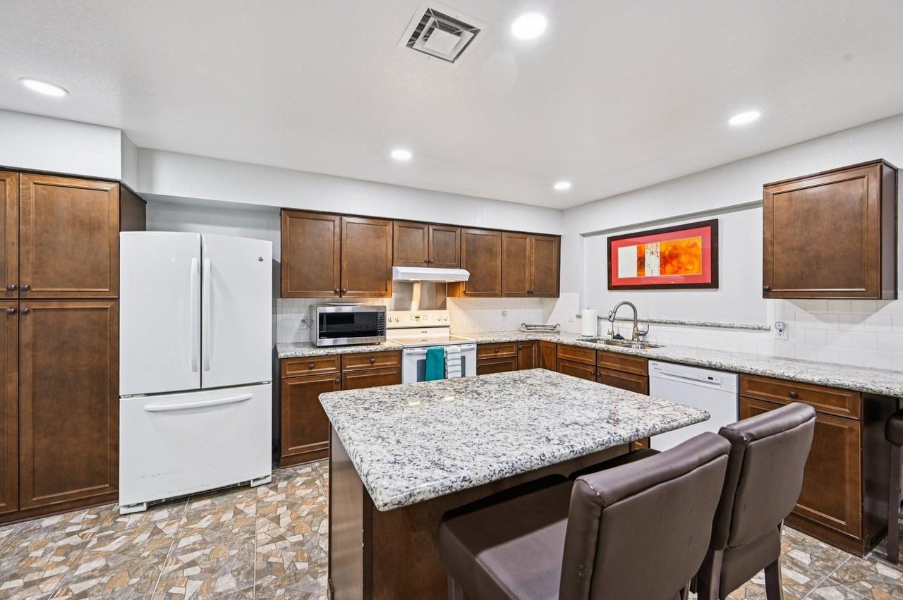 W Michelle Dr - Photo 5 of 16