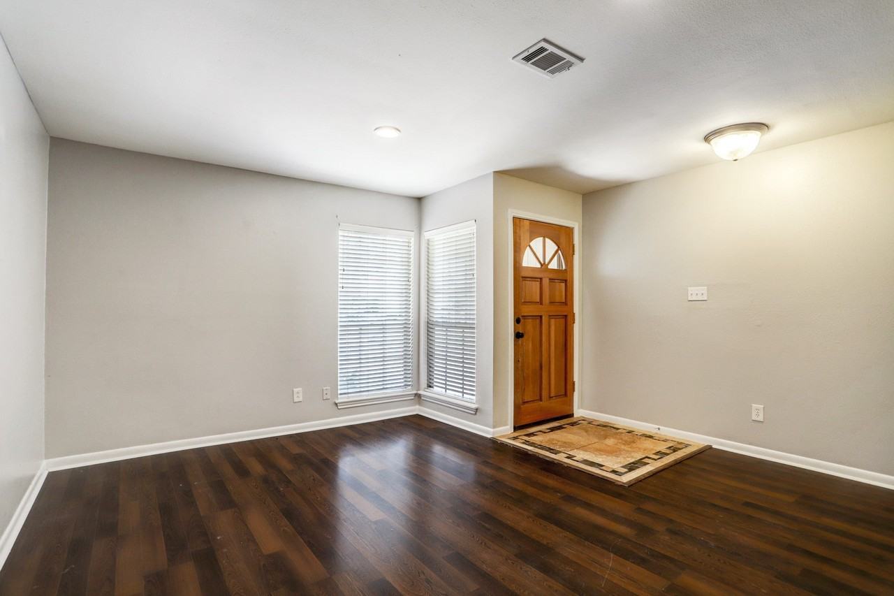 5710 De Lange Ln - Photo 2 of 10