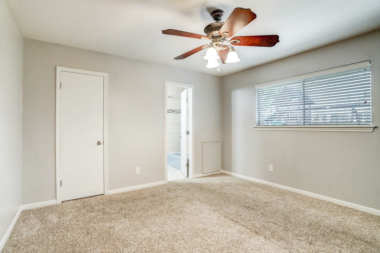 5710 De Lange Ln - Photo 5 of 10