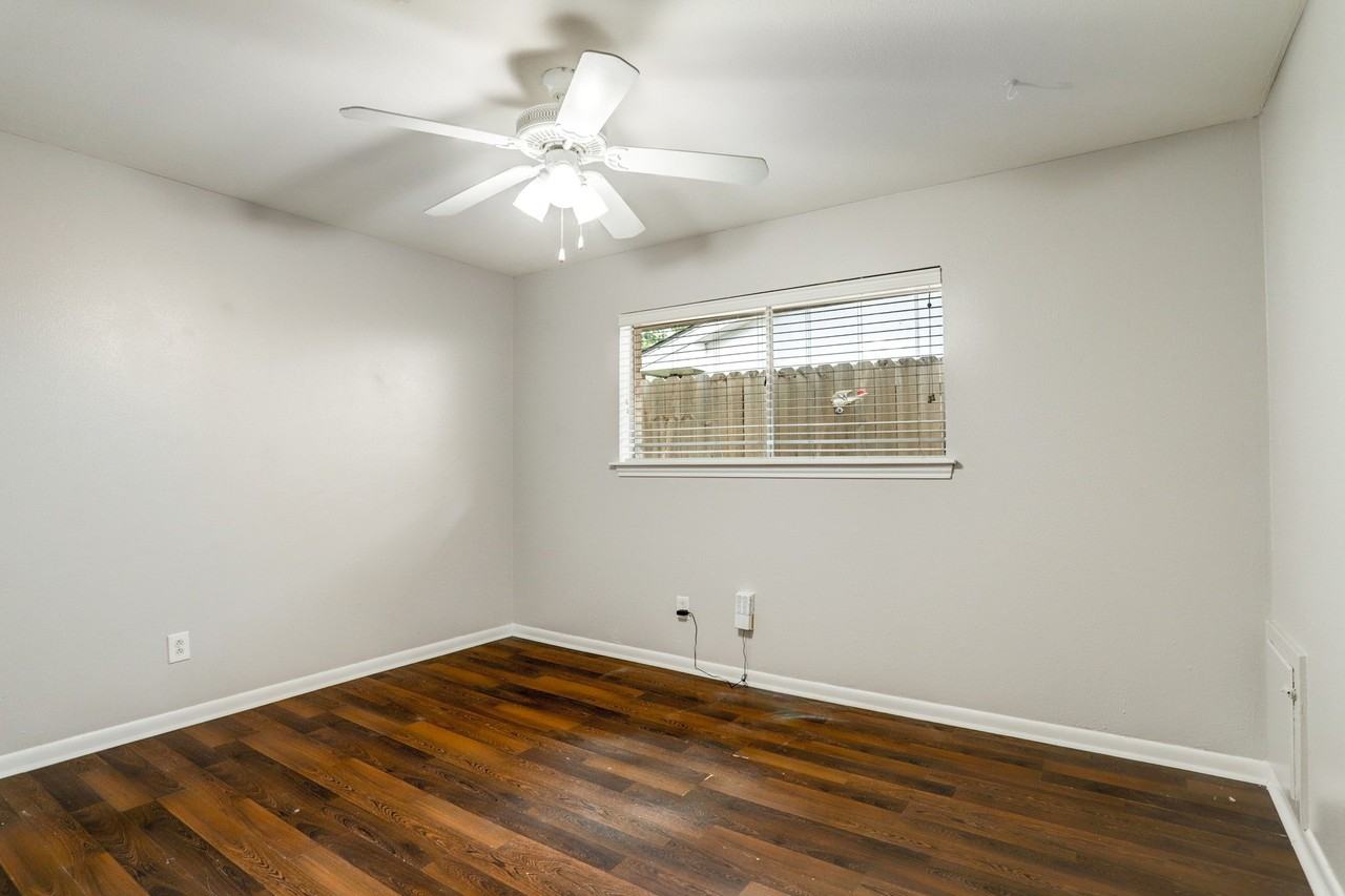 5710 De Lange Ln - Photo 7 of 10