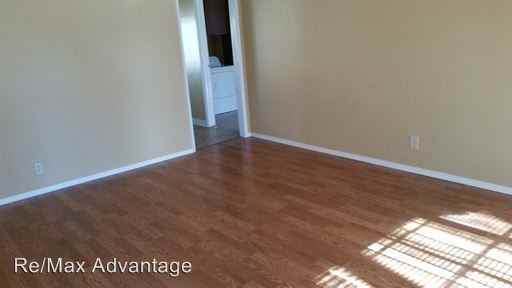 9817 Salem Rd NE - Photo 3 of 10