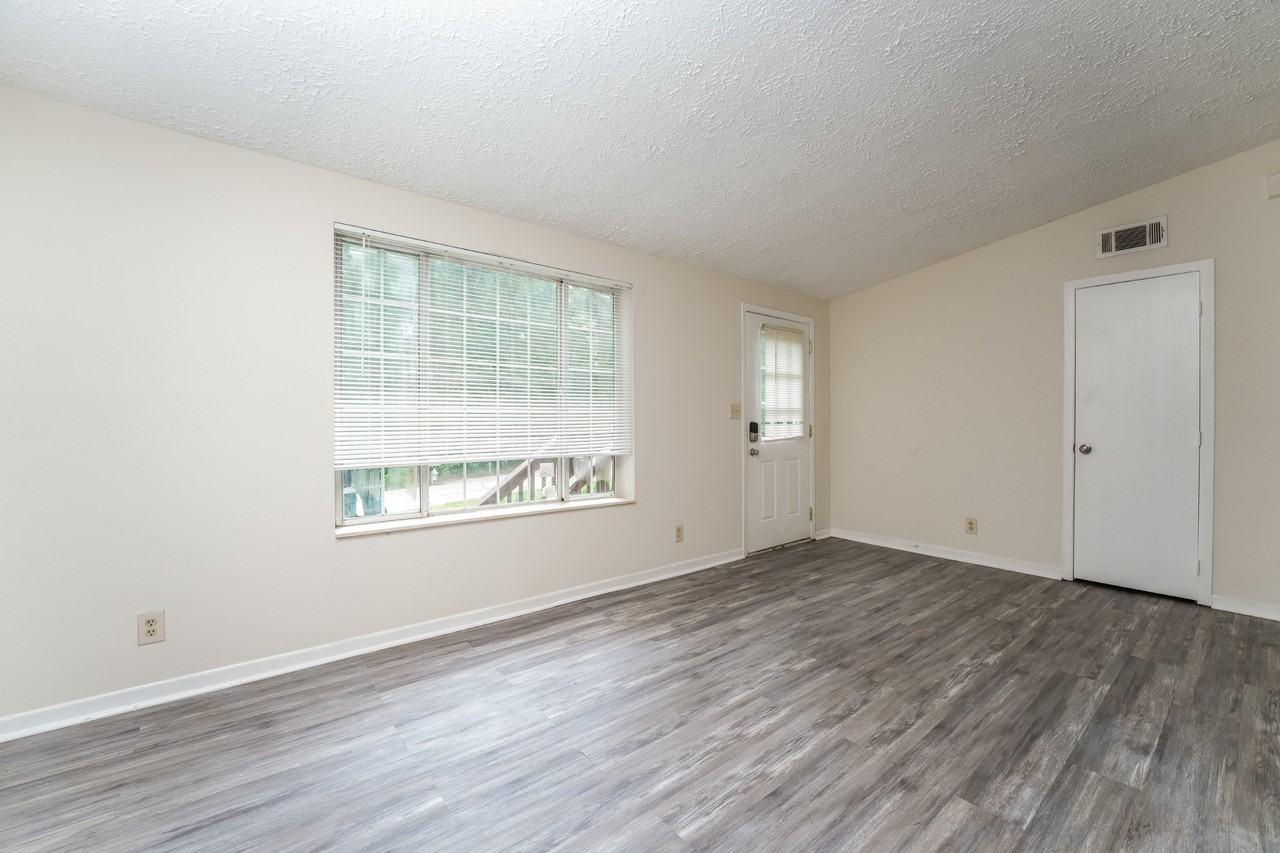 4275 Bradley Dr - Photo 2 of 15