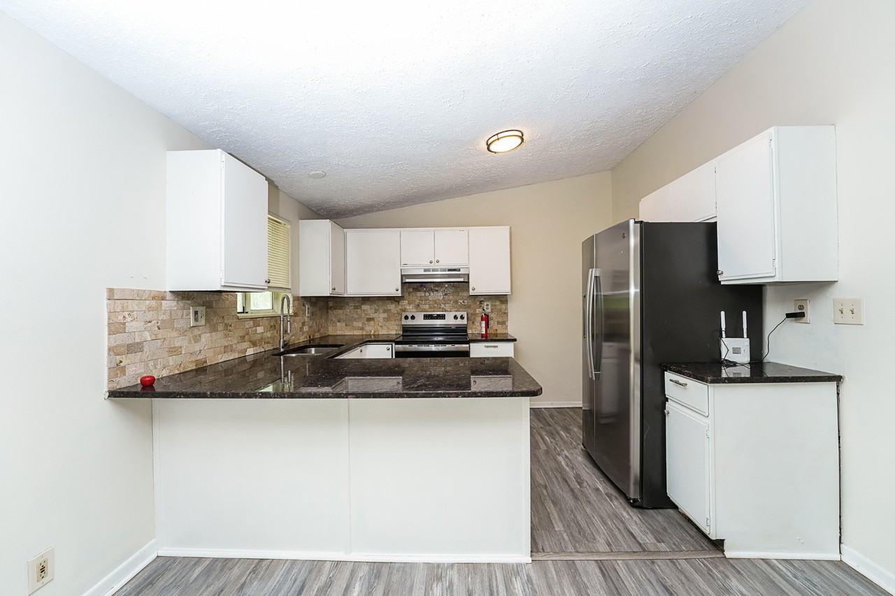 4275 Bradley Dr - Photo 5 of 15