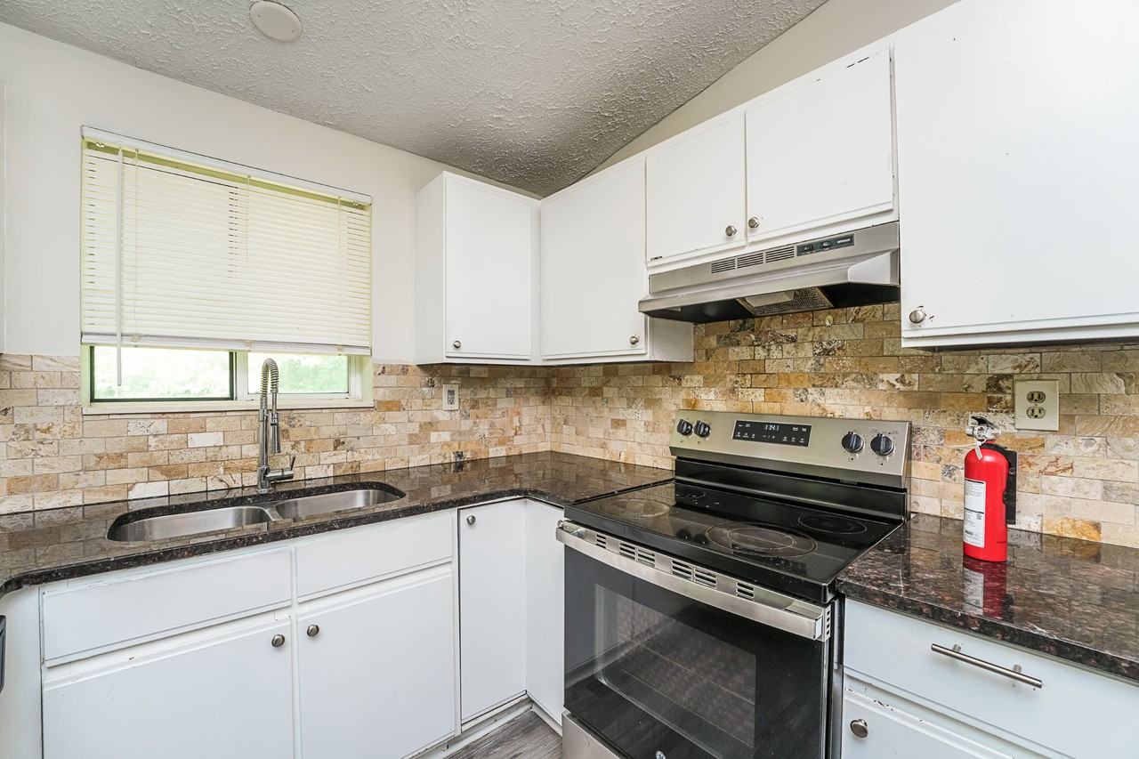 4275 Bradley Dr - Photo 6 of 15