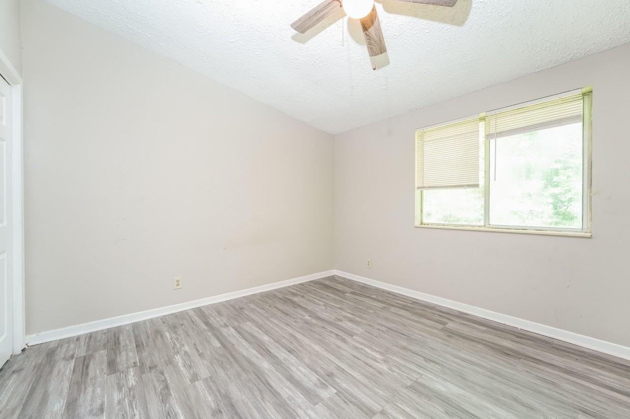 4275 Bradley Dr - Photo 7 of 15