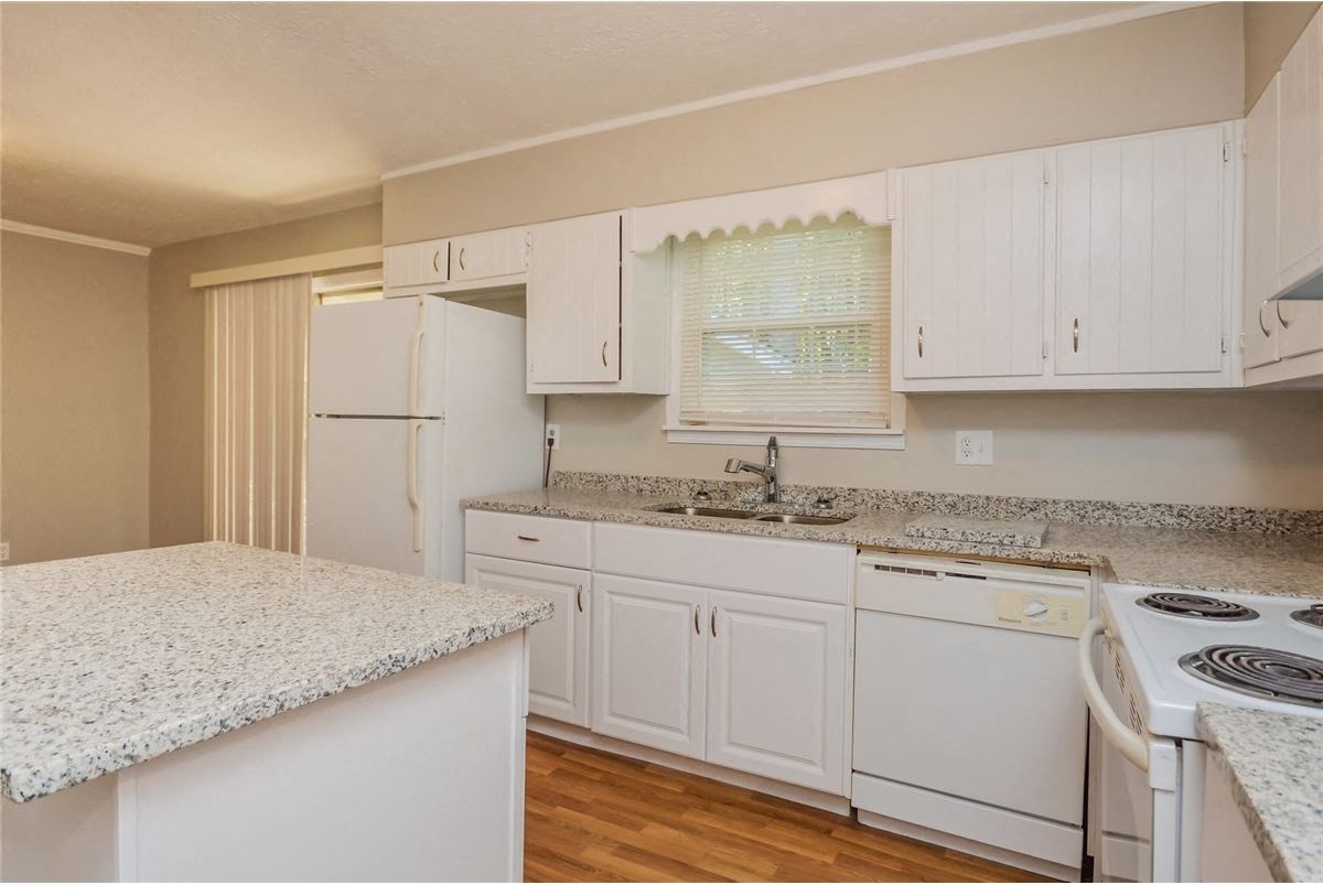 9125 Settlers Grove Rd Ne - Photo 5 of 15