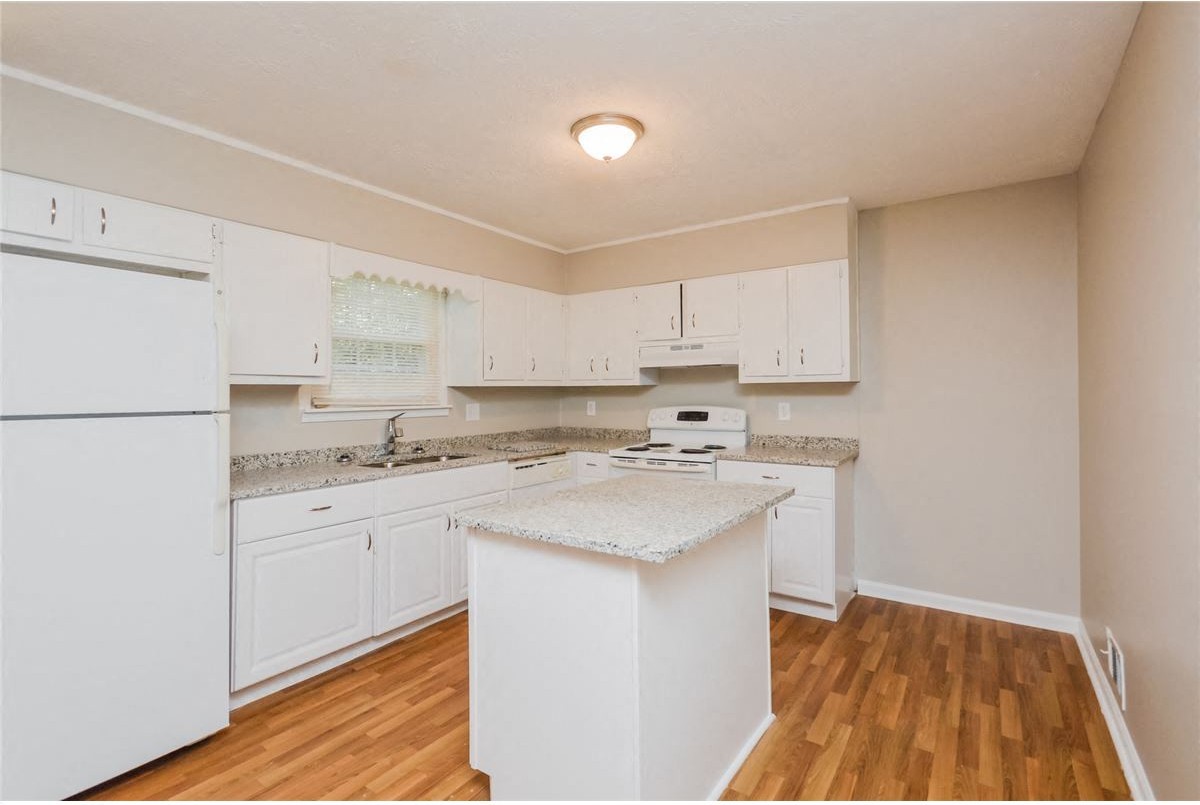 9125 Settlers Grove Rd Ne - Photo 6 of 15