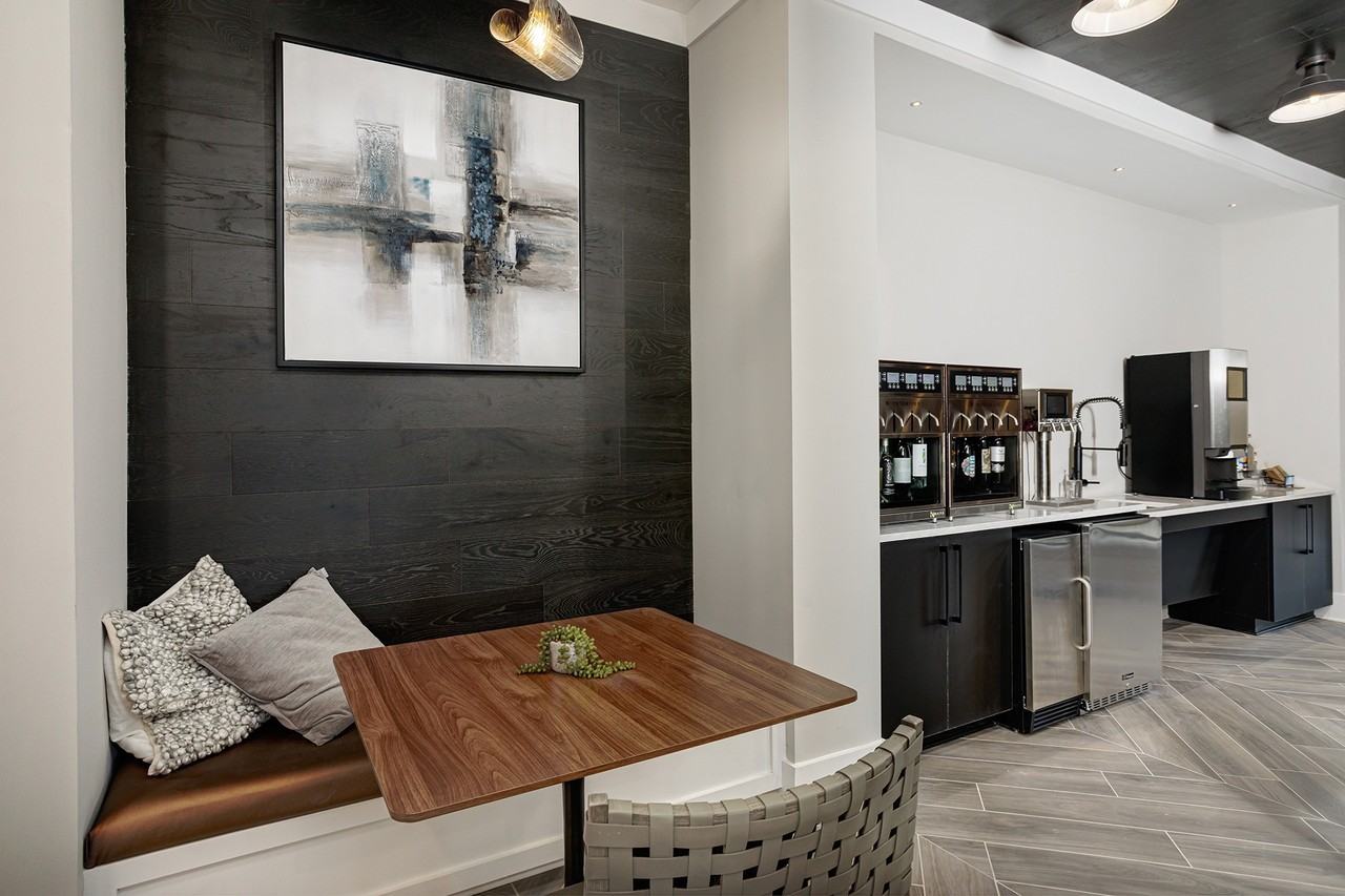 Vintage Franklin - Photo 6 of 34