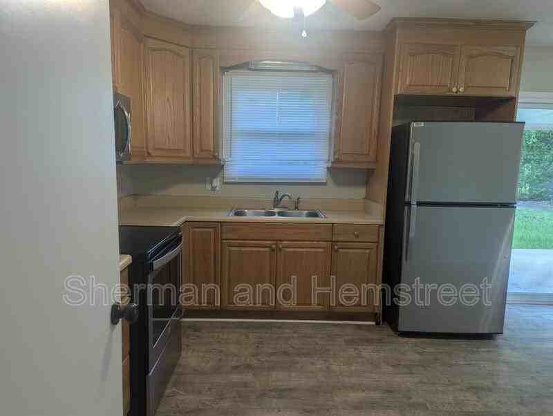 2232 Cassell St - Photo 3 of 11