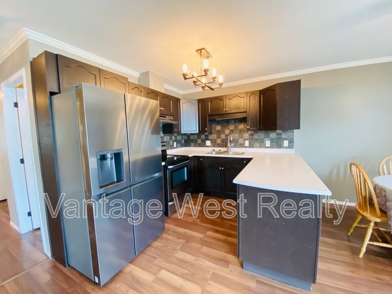 1800 20 St - Photo 2 of 19