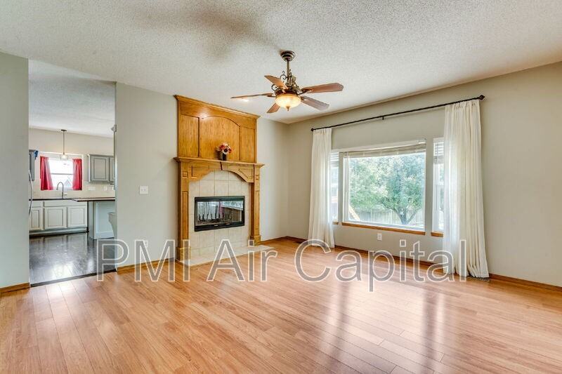 2431 Eastridge St - Photo 2 of 19