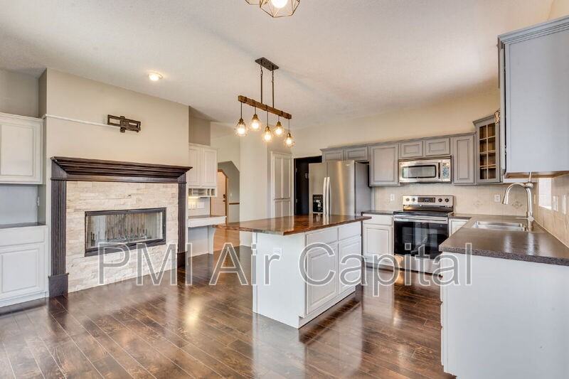 2431 Eastridge St - Photo 5 of 19