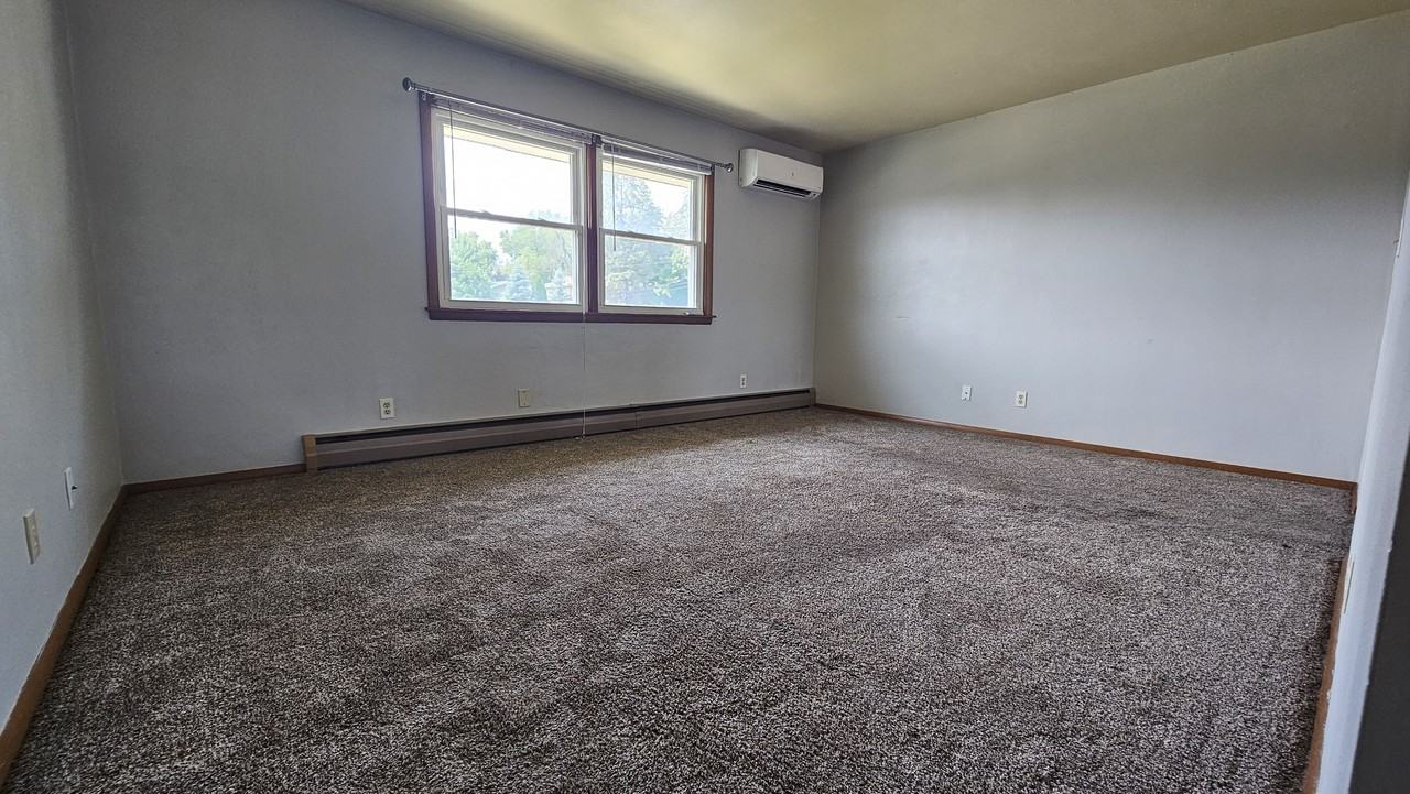 3435 Pennsylvania Avenue - Photo 3 of 7